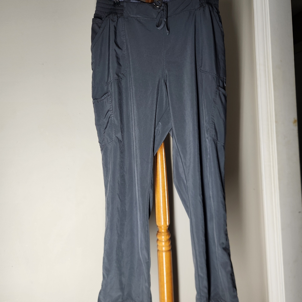 Scrubstar Women’s Pewter Scrub Set – Top L & Pants XL – Excellent Used Cond